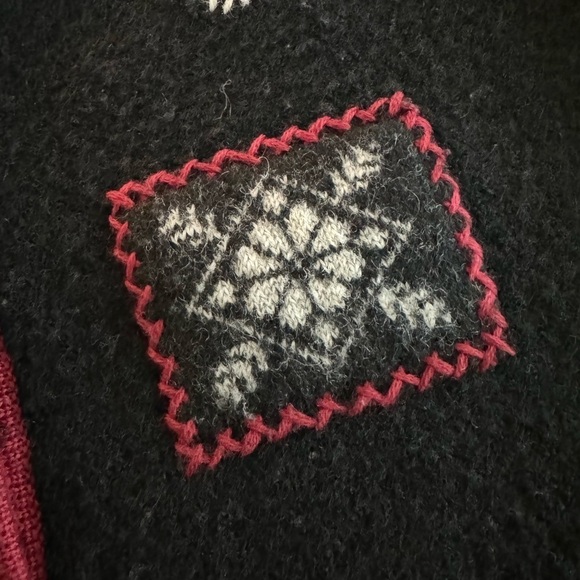 Woolrich Vintage Black Red Wool Embroidered Snowflake Holiday Sweater Vest Large - Picture 5 of 10